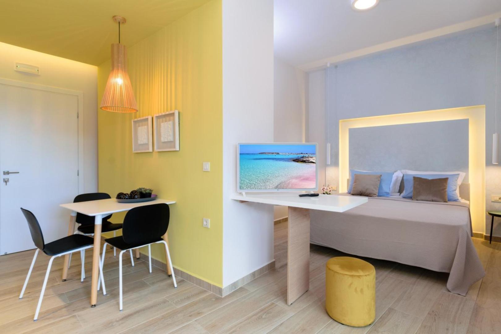Iliana Apartments Falasarna Bagian luar foto