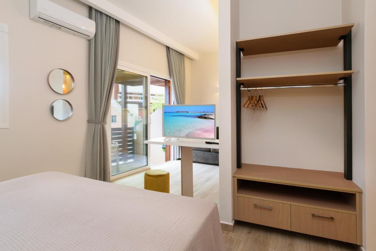 Iliana Apartments Falasarna Bagian luar foto
