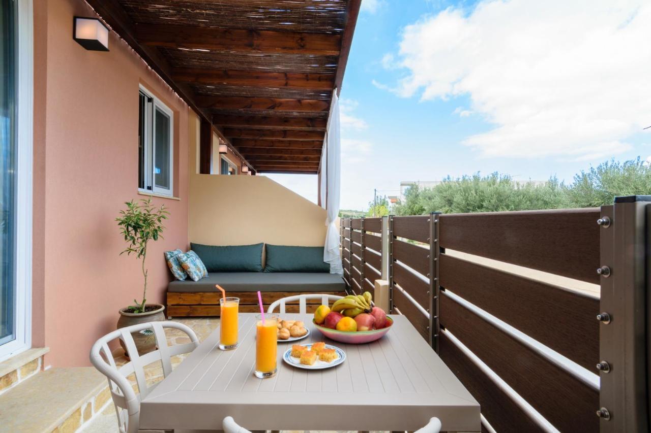 Iliana Apartments Falasarna Bagian luar foto