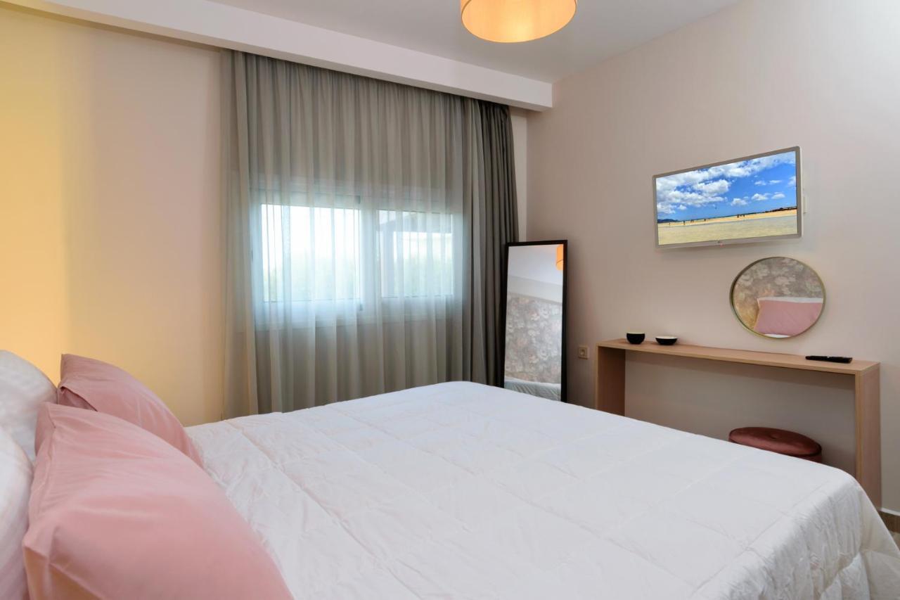Iliana Apartments Falasarna Bagian luar foto