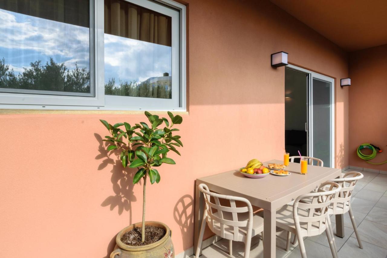 Iliana Apartments Falasarna Bagian luar foto