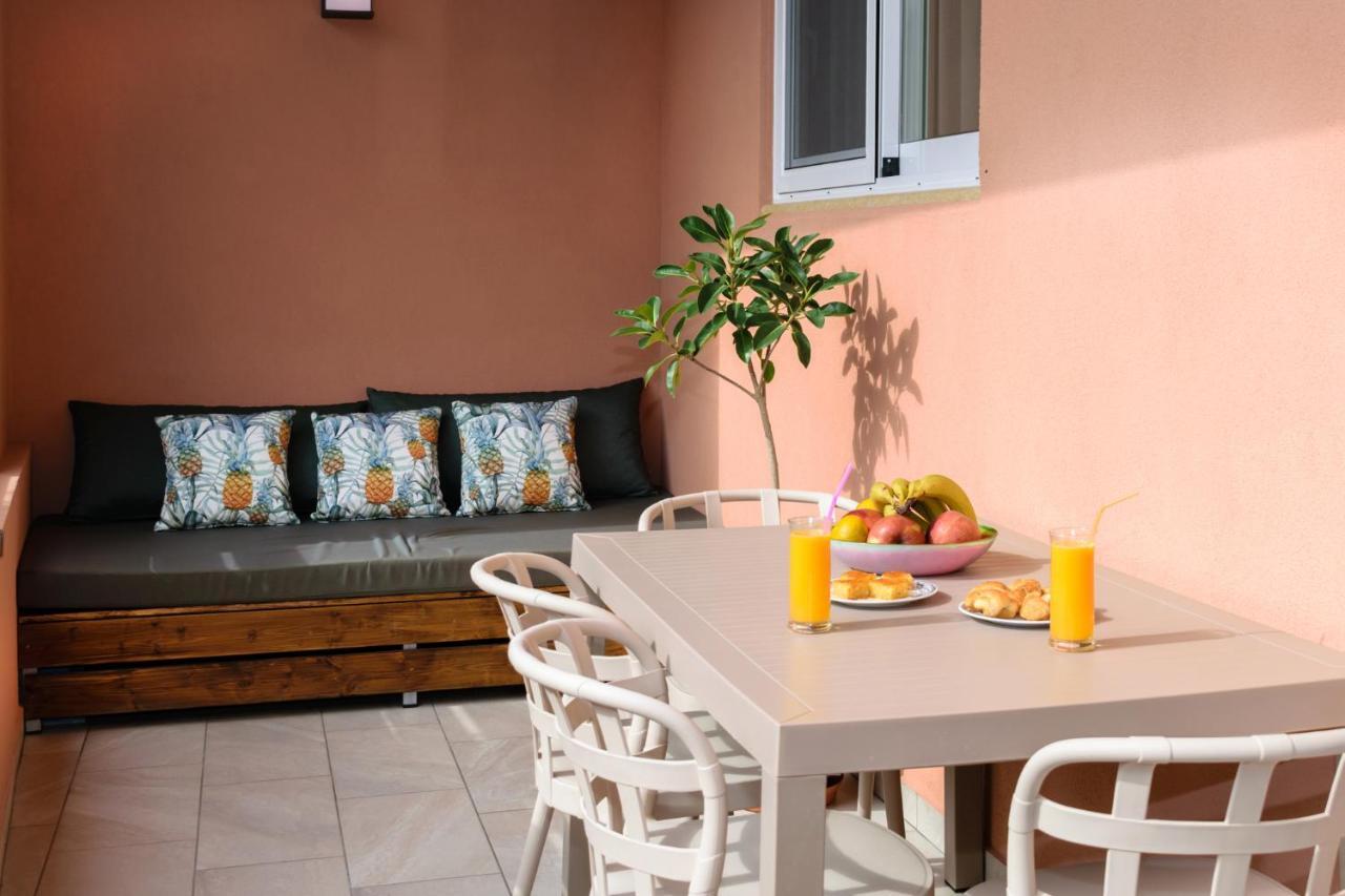 Iliana Apartments Falasarna Bagian luar foto