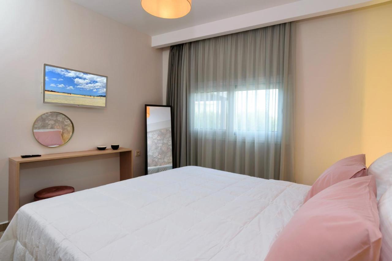 Iliana Apartments Falasarna Bagian luar foto