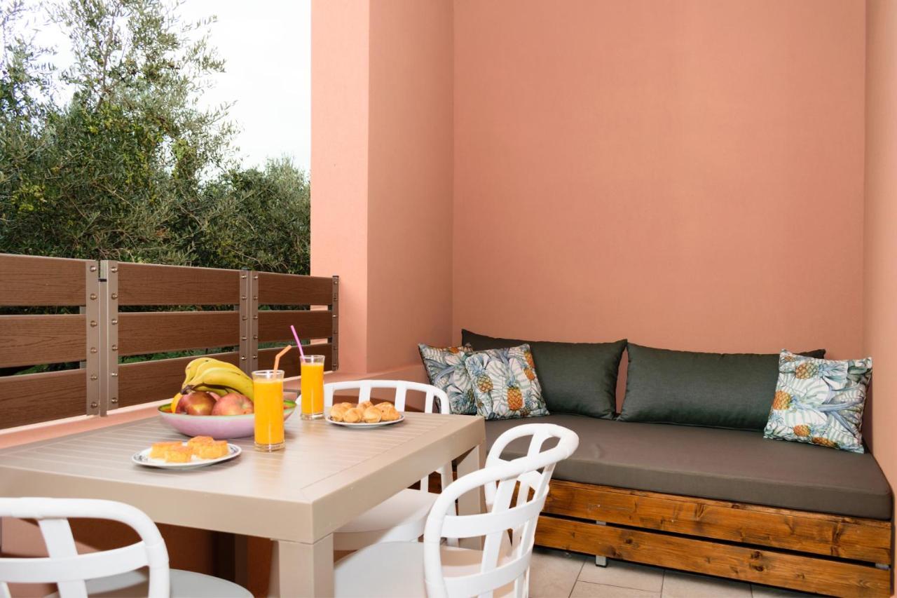 Iliana Apartments Falasarna Bagian luar foto